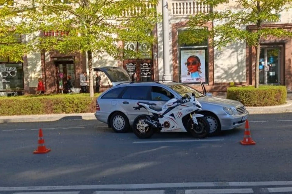 Водитель мотоцикла был госпитализирован. Фото: Госавтоинспекция Севастополя/Tg