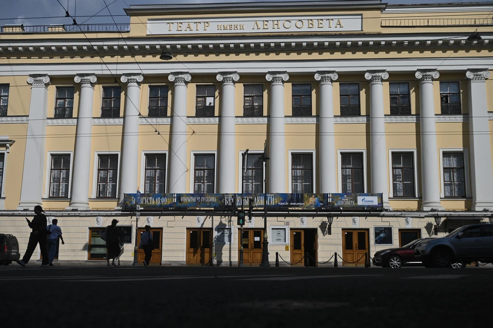 Актер выпал из окна в сентябре.