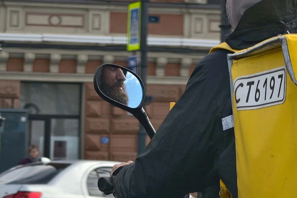 С 1 ноября иностранцам запретят работать курьерами.