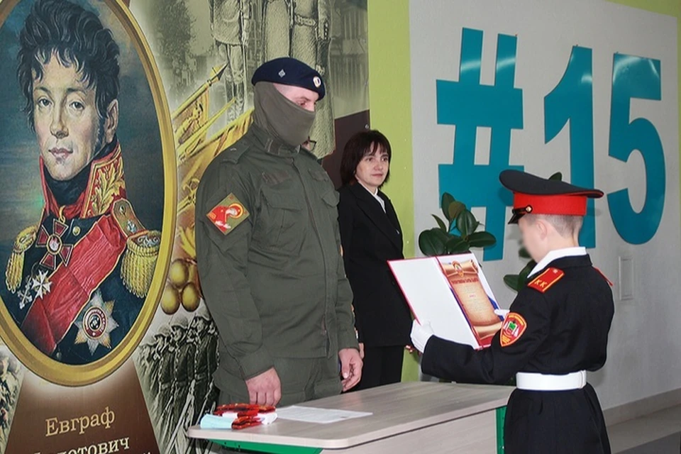Мелитопольские школьники приняли присягу кадета Росгвардии. Фото: управление Росгвардии по Запорожской области