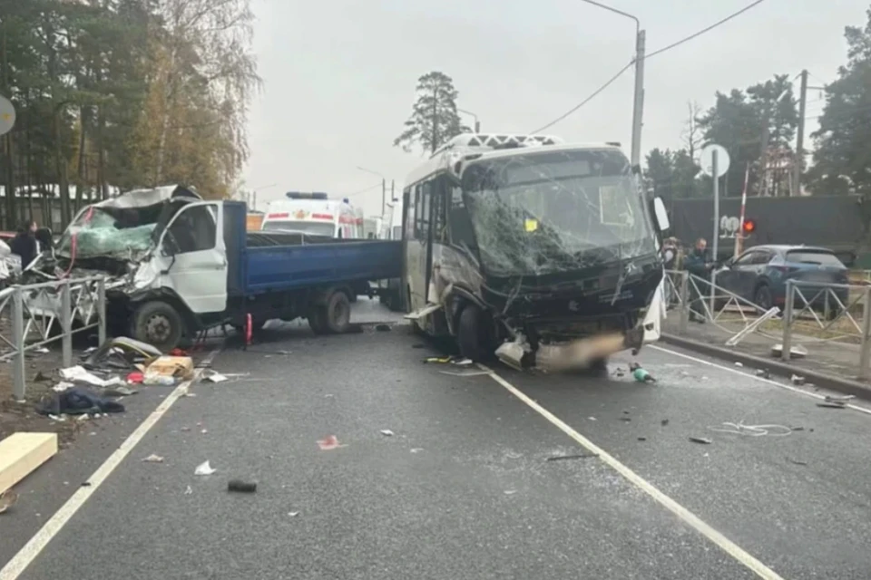 Жуткая авария с автобусом в Ломоносовском районе. Фото: пресс-служба ГУ МВД России по Санкт-Петербургу и Ленобласти