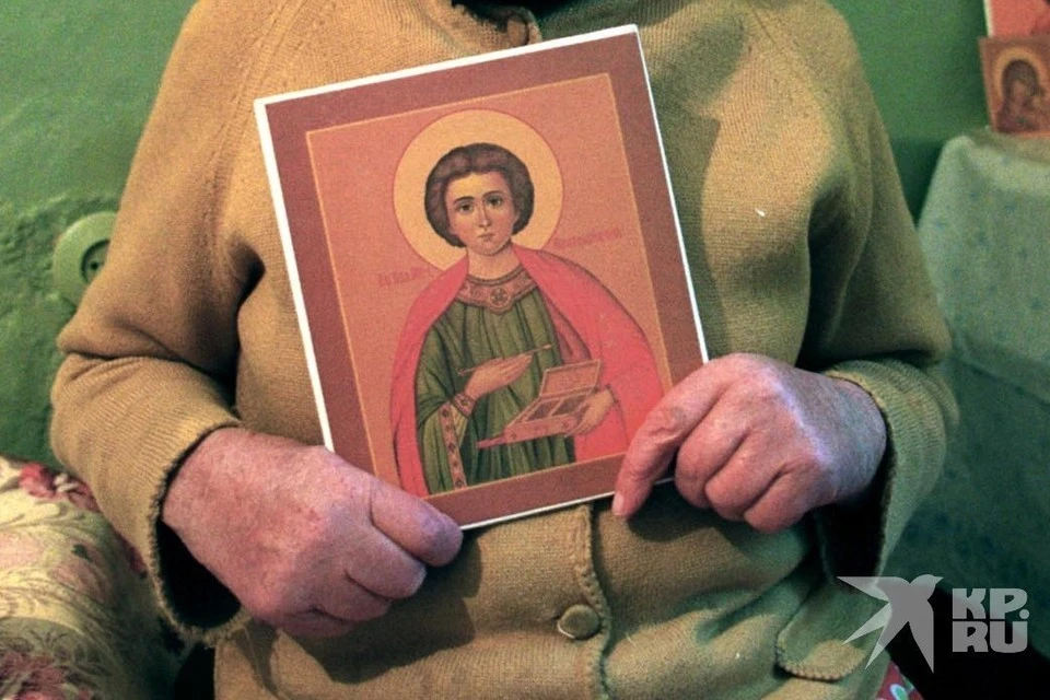 В Крестовоздвиженском храме Дашково-Песочни в Рязани продолжается пребывание ковчега с частицей мощей великомученика и целителя Пантелеимона.