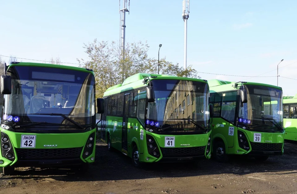 Первые шесть автобусов уже вышли на маршруты. Остальная техника готовится к запуску.