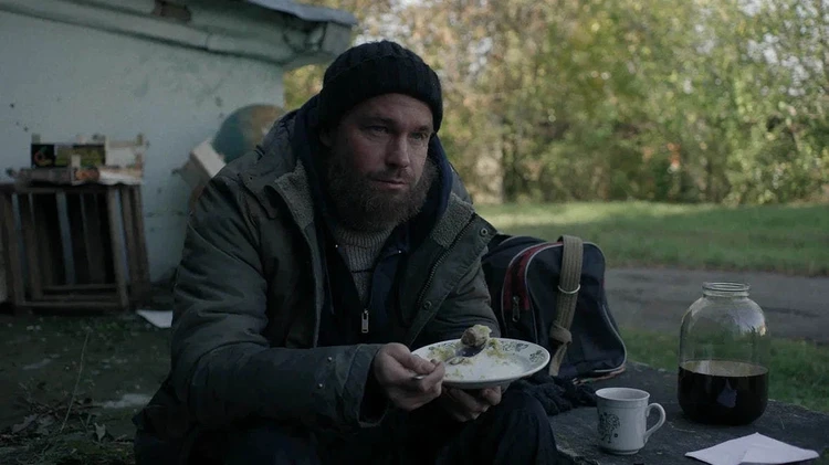 Бездомный по прозвищу Компот из сериала поможет реальным людям, оказавшимся на улице