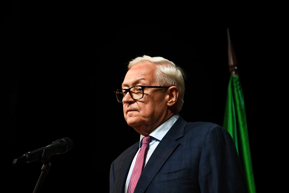 Рябков: РФ добивается от США возобновления авиасообщения