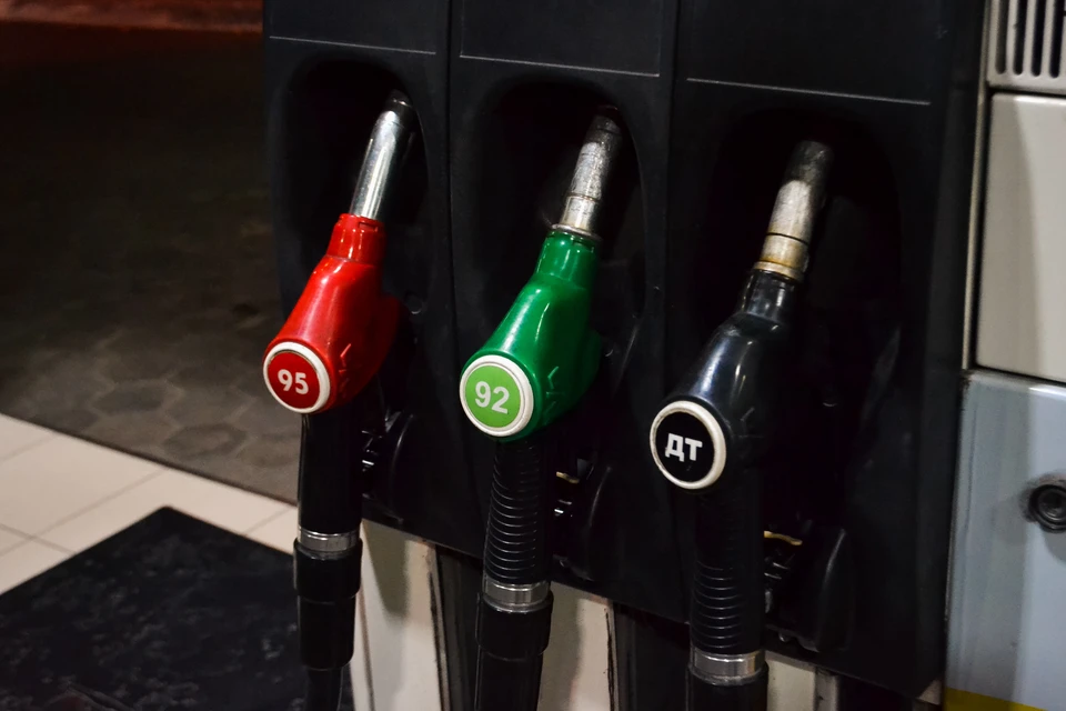 Заметно выросло в цене моторное топливо, поскольку его предложение снизилось в связи с ремонтом на некоторых НПЗ.