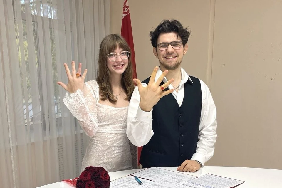 В Гомеле молодожены после регистрации брака съели обручальные кольца. Фото: телеграм-канал Главного управления юстиции Гомельского облисполкома