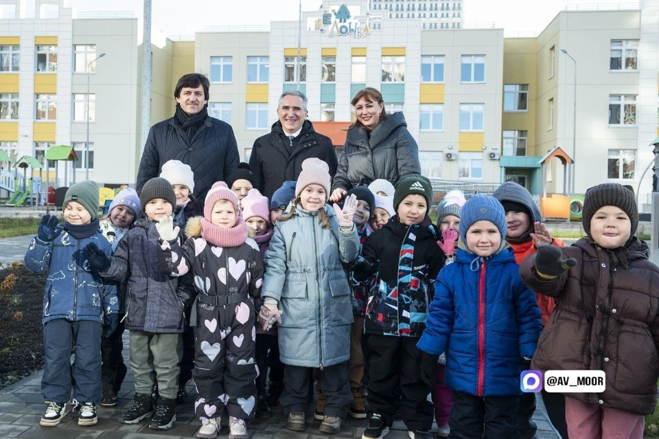 Губернатор Александр Моор осмотрел новенький детский сад на Вьюжной в Тюмени
