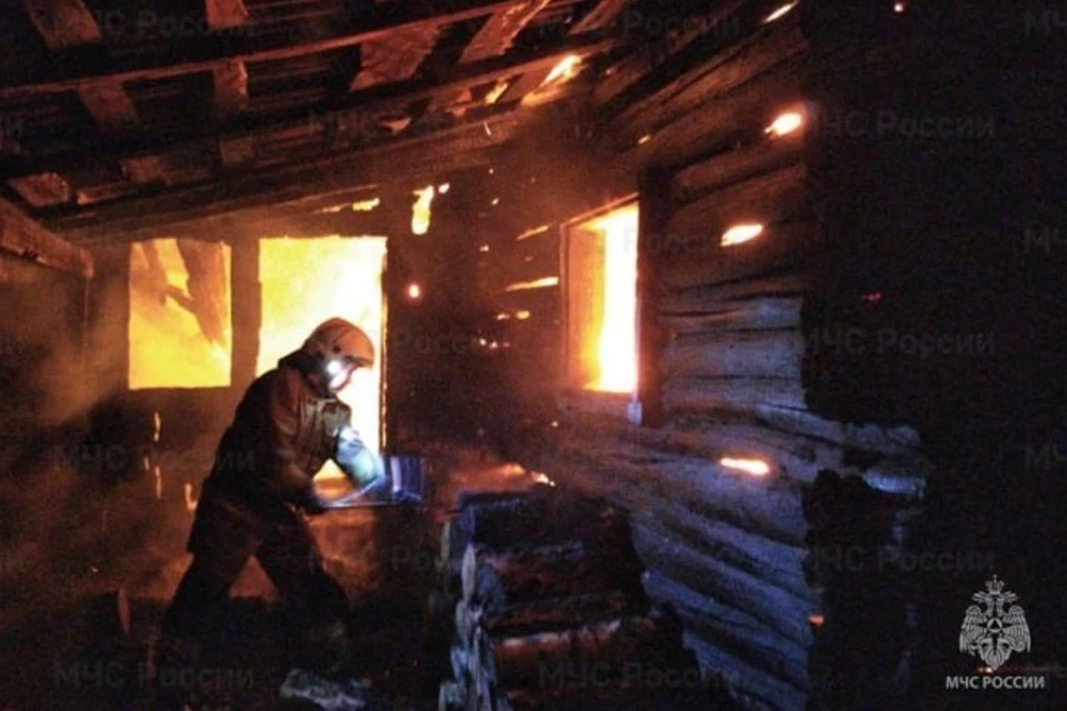 Инцидент произошел вечером 26 октября. Фото: ГУ МЧС по Свердловской области