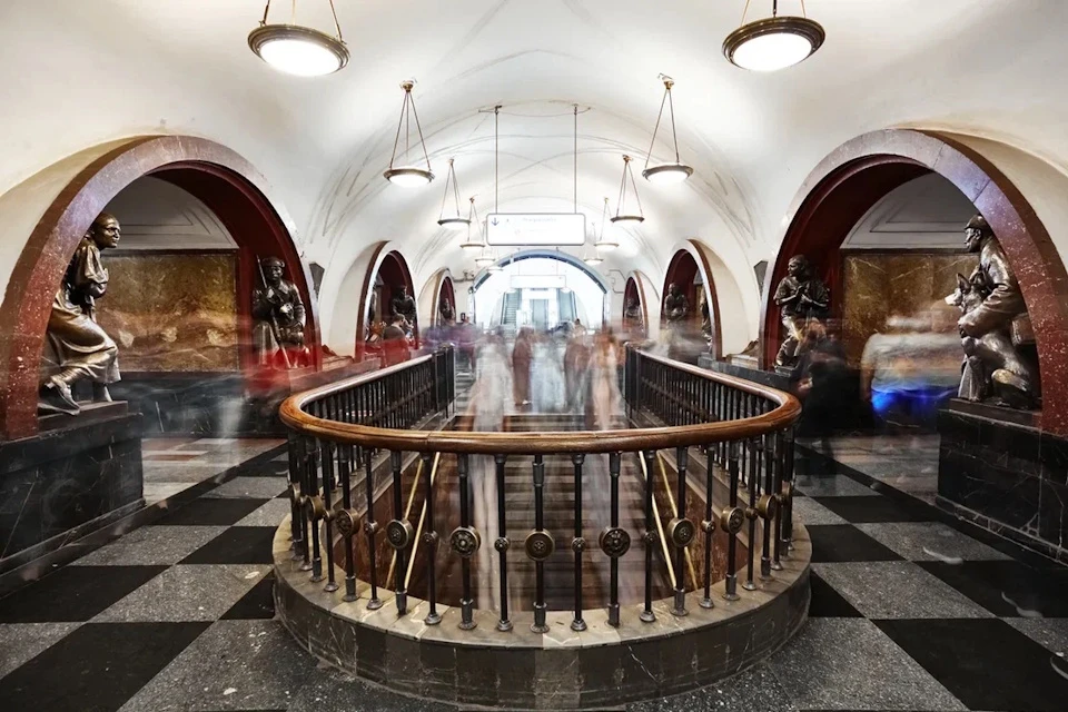 Бронзовые фигуры на «Площади Революции» отреставрируют Фото: Мосгорнаследие