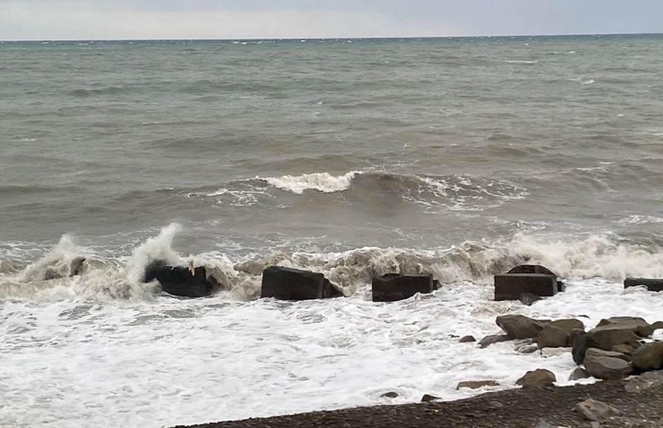 На город надвигается шторм.