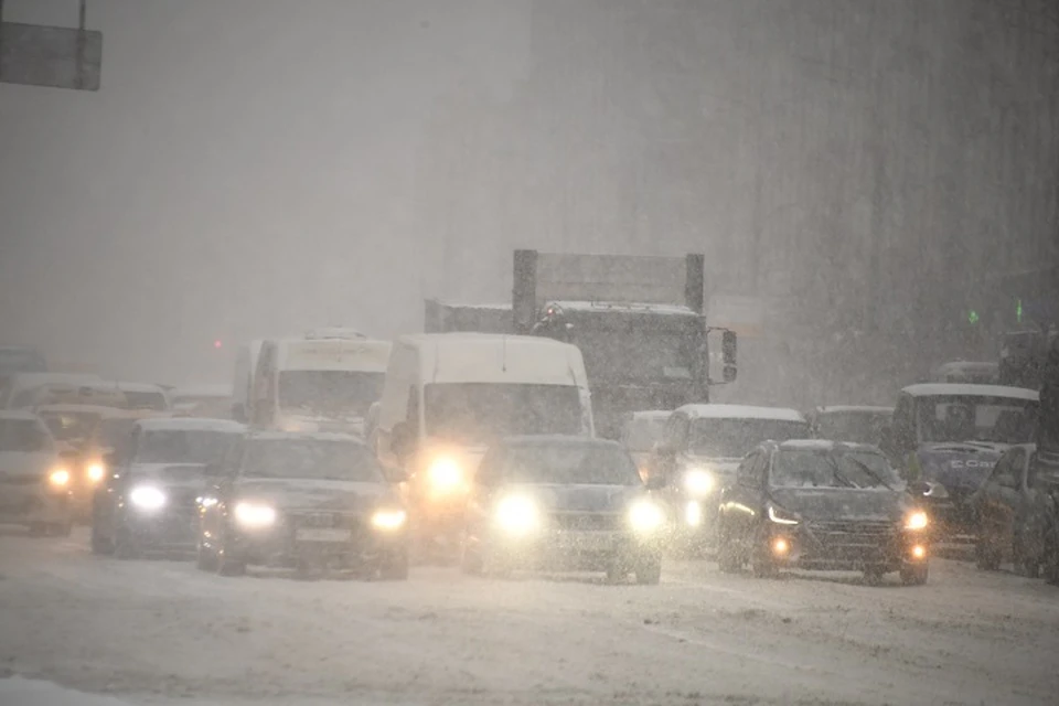 Снегопад парализовал центральные улицы Хабаровска