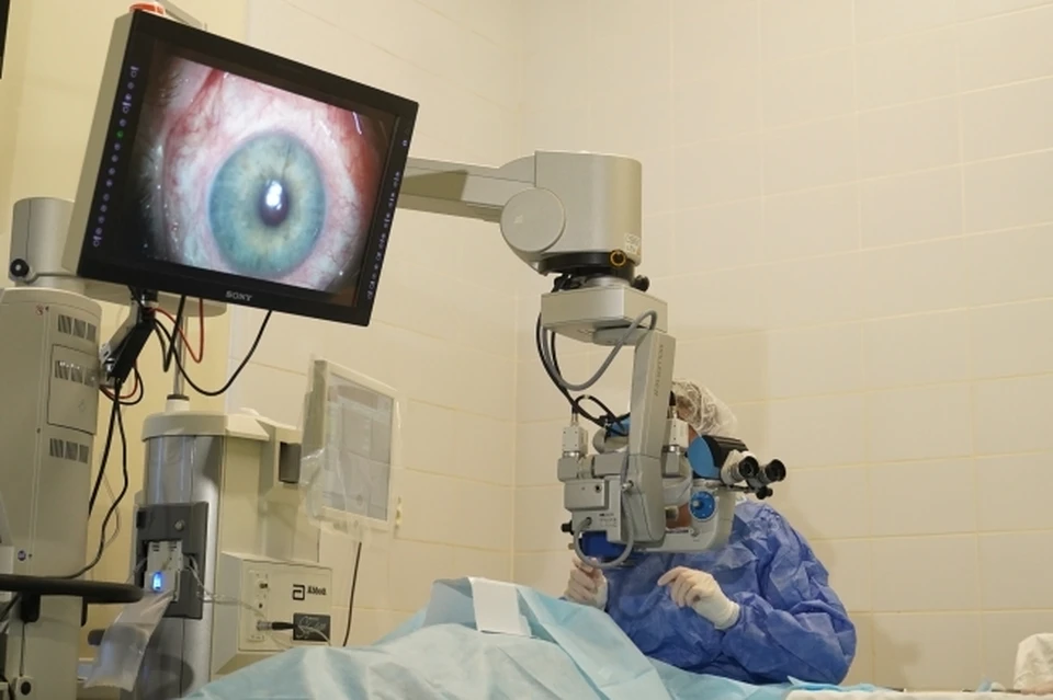 Во время осмотра врачи обнаружили в глазном яблоке пациентки коричневое пигментное пятно