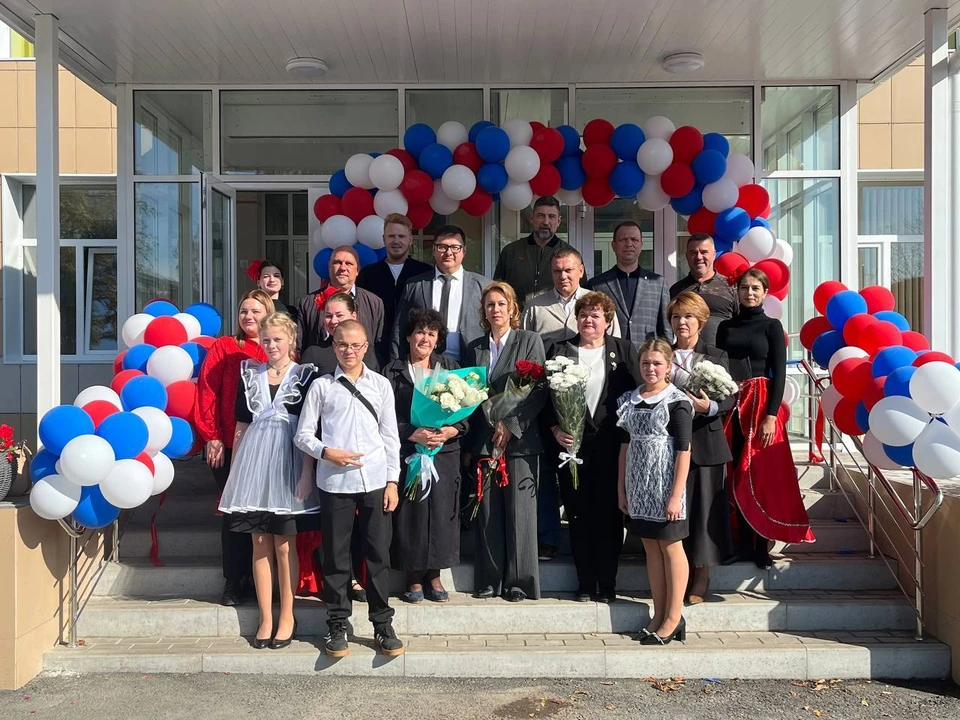 В Новоазовском муниципальном округе после капитального ремонта открыли Розовскую школу. Фото: Правительство ДНР