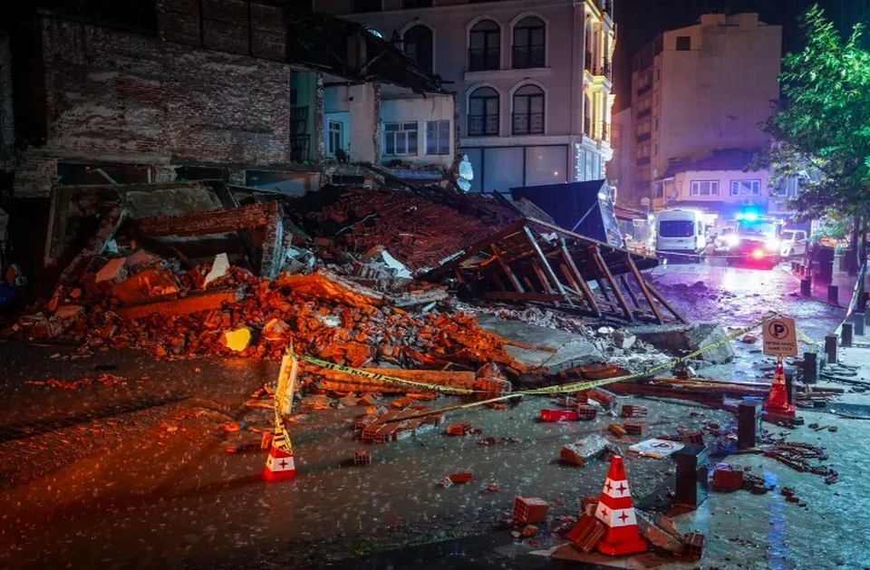 Последствия землетрясения в турецком городе Сындыргы. Фото: Getty Images / Anadolu/Sergen Sezgin