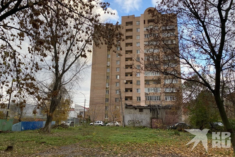 Мужчина проживал на пятом этаже, трупный запах из квартиры чувствовался на шестом и четвертом этажах...