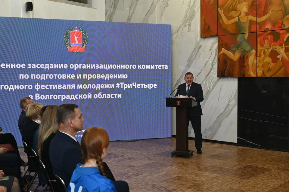 Встреча проходит в обновленном ТЮЗе