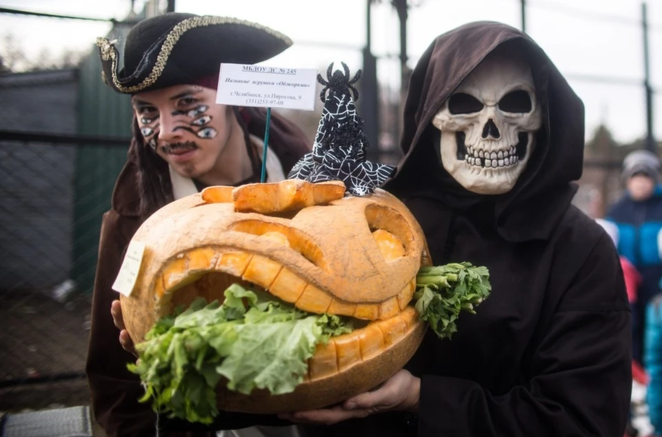 Рассказываем, какие костюмы можно выбрать на Хэллоуин.