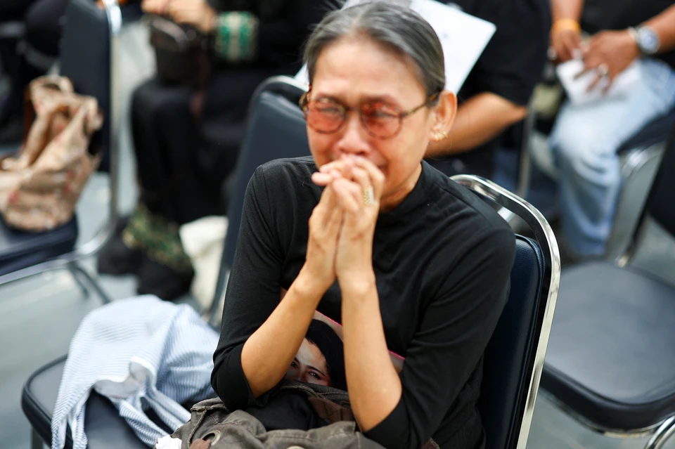 В Таиланде черная одежда оказалась в дефиците: все из-за случившегося с королевой-матерью