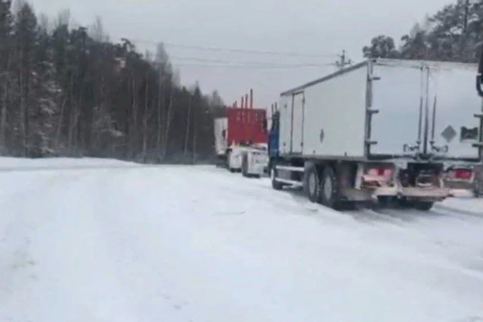 На трассе «Сибирь» ограничили движение для большегрузов и автобусов