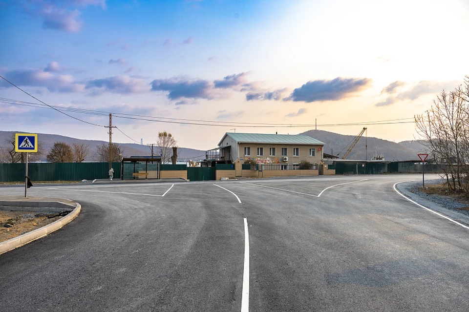 Создание благоустроенных дорог на острове – одна из приоритетных задач властей.