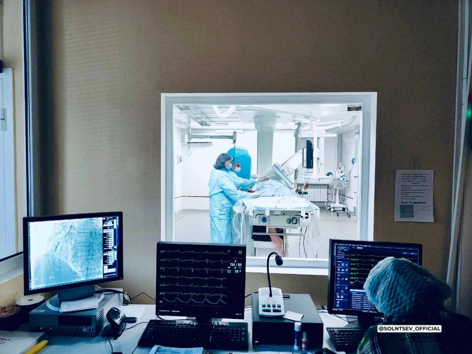 Специалисты-рентгенхирурги оперативно провели сложное вмешательство, чтобы восстановить нарушенный кровоток.