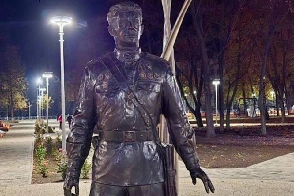 В Шахтерске откроют памятник в честь легендарного летчика Георгия Берегового. Фото: ТГ/Шатов