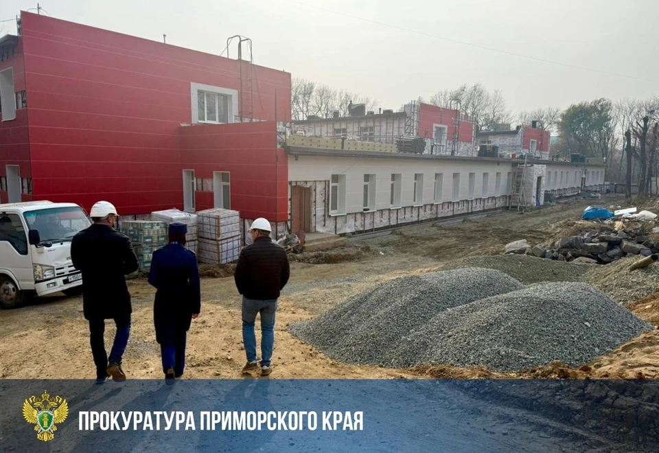 В осмотре здания дошкольного учреждения участвовали представители подрядной организации. Фото: https://t.me/prosecutor_pk