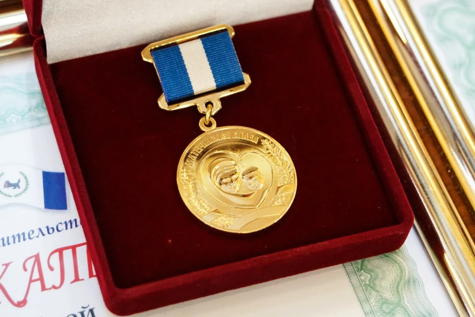 22 многодетных матерей из Иркутской области наградили почетным знаком. Фото: пресс-служба правительства Иркутской области