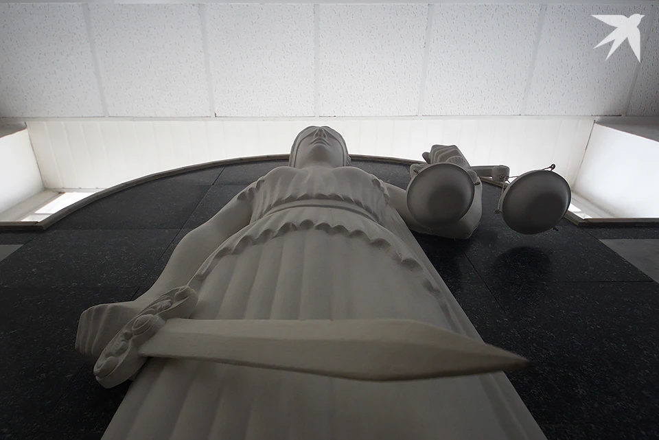 Теперь исправительные работы мужчине заменили на принудительные сроком на один месяц и 25 дней, также с удержанием 5% из зарплаты.