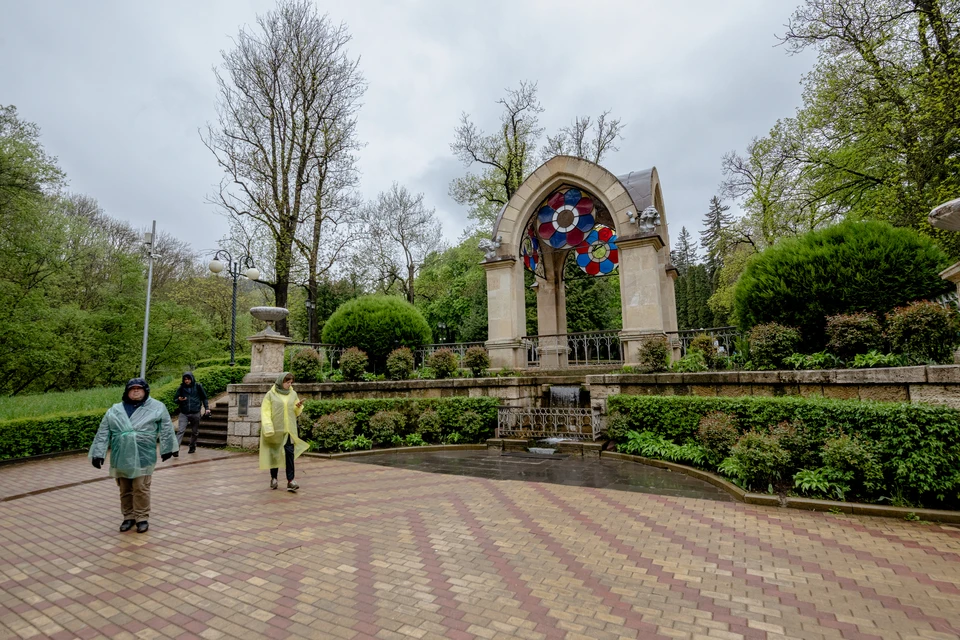 В Кисловодске из-за непогоды временно остановили работу канатной дороги