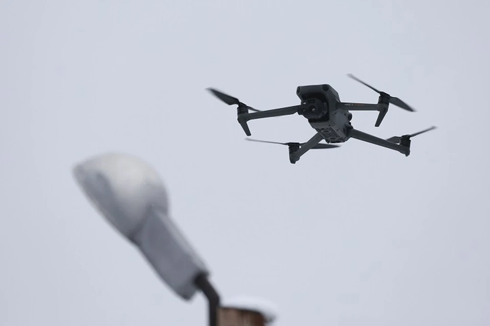 Для проведения учений используют вертолёт МИ-8 и беспилотные воздушные суда вертолетного типа