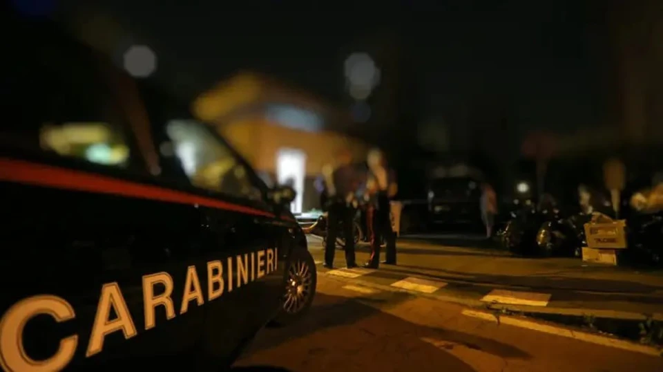 Местные карабинеры пытаются найти ее родственников.