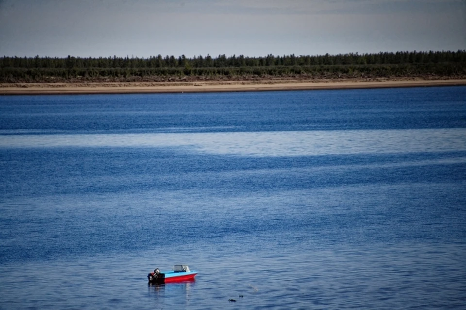 В Якутии проверят безопасность переправы через реку на самодельной лодке