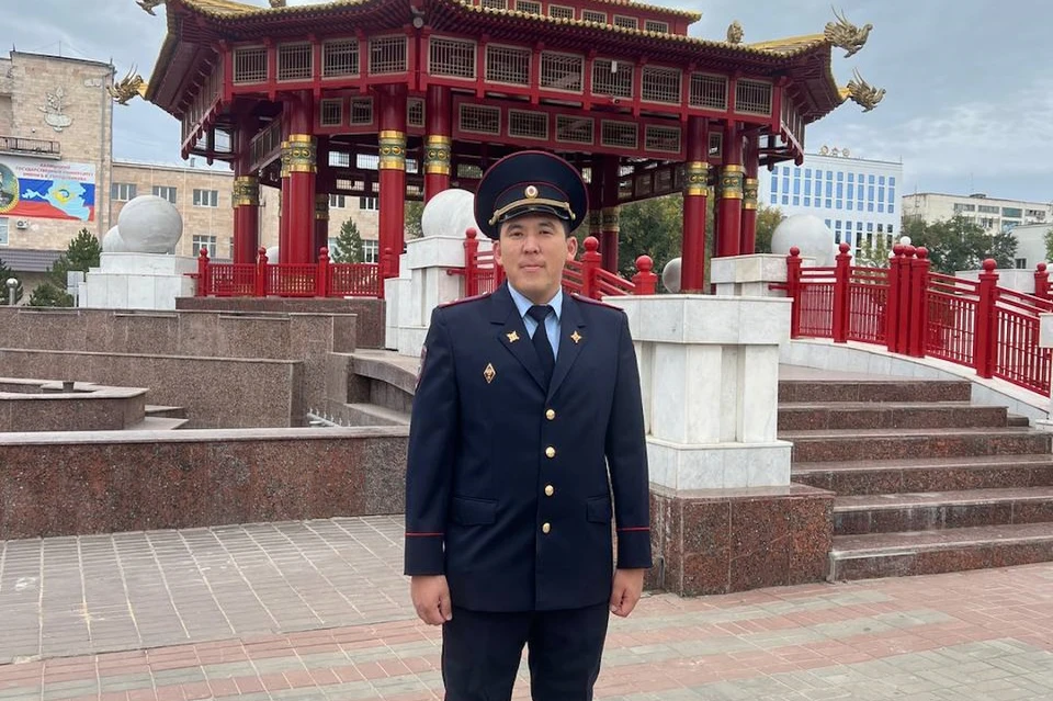Калмыкию на конкурсе "Народный участковый" в 2025 году представляет Станислав Бадмаев.