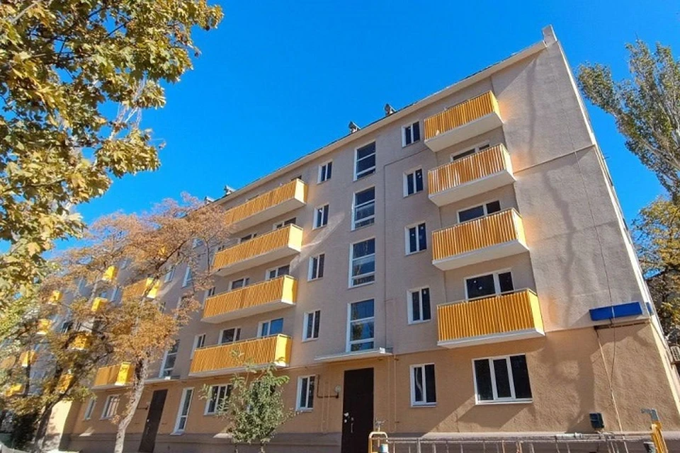 Подмосковные строители восстанавливают пятиэтажный дом в Мариуполе. Фото: УТНКР