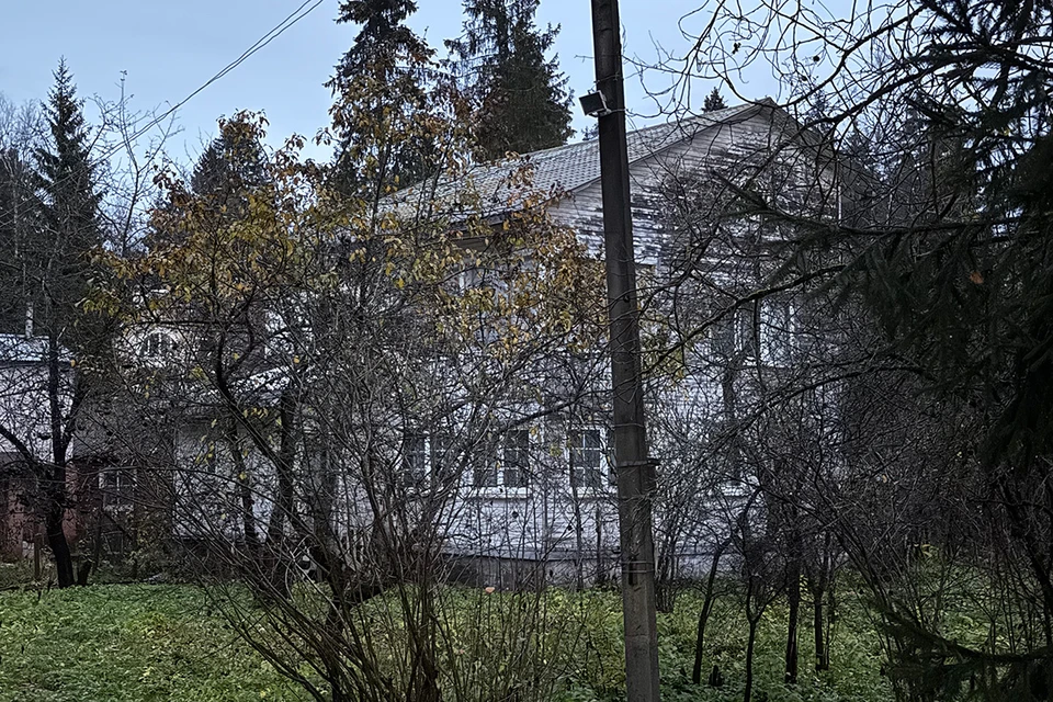 В дом основателя секты бога Кузи под Лобней снова стали ходить люди