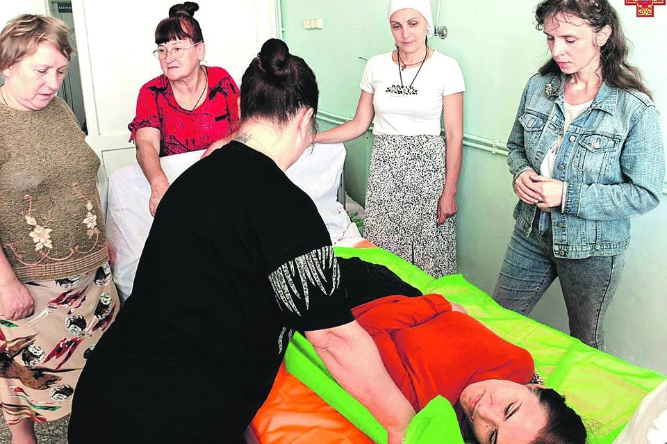 В Бердянске учебный центр Больницы святителя Алексия организовал курсы по уходу за больными. Областное министерство здравоохранения