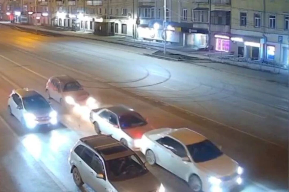 Три автомобиля столкнулись на улице Большевистской в Новосибирске. Фото: ГКУ НСО ЦОДД