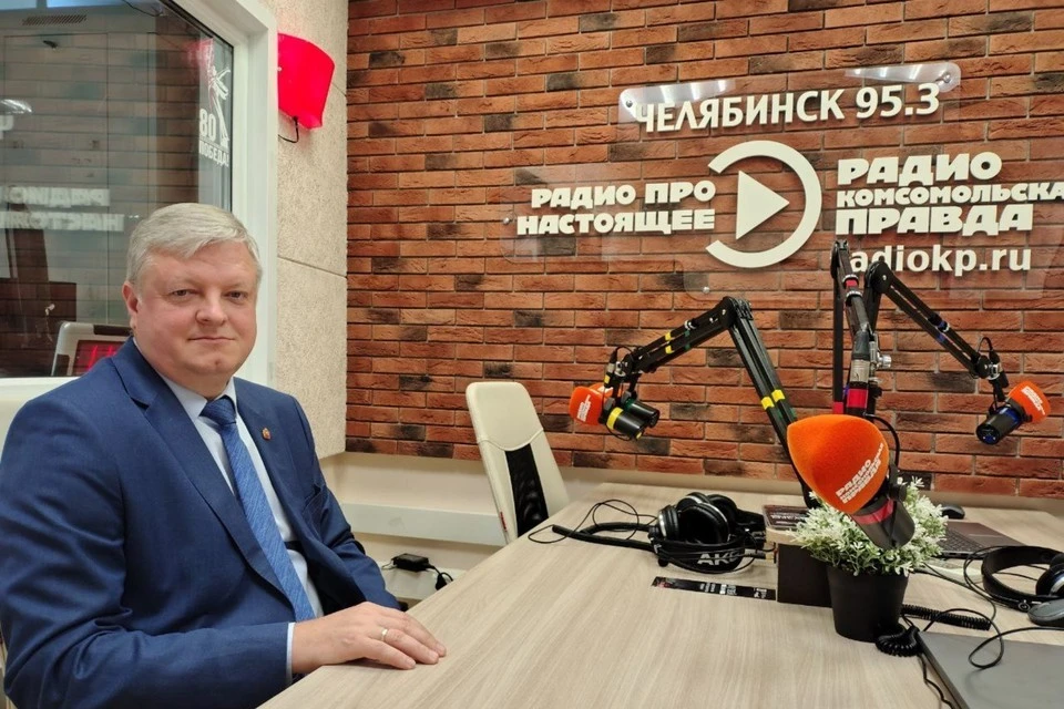 В эфире радиостанции «Комсомольская правда – Челябинск» (95.3FM) министр сельского хозяйства Челябинской области Алексей Кобылин. Фото: КП-Челябинск