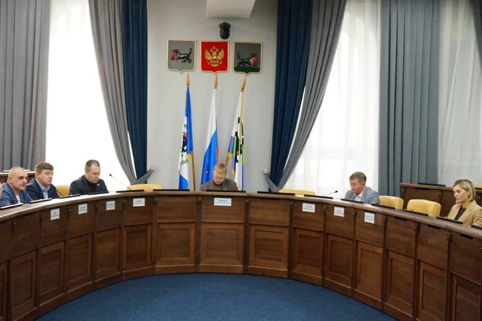 Особое внимание депутаты уделили плану по привлечению молодых специалистов в образовательные учреждения.