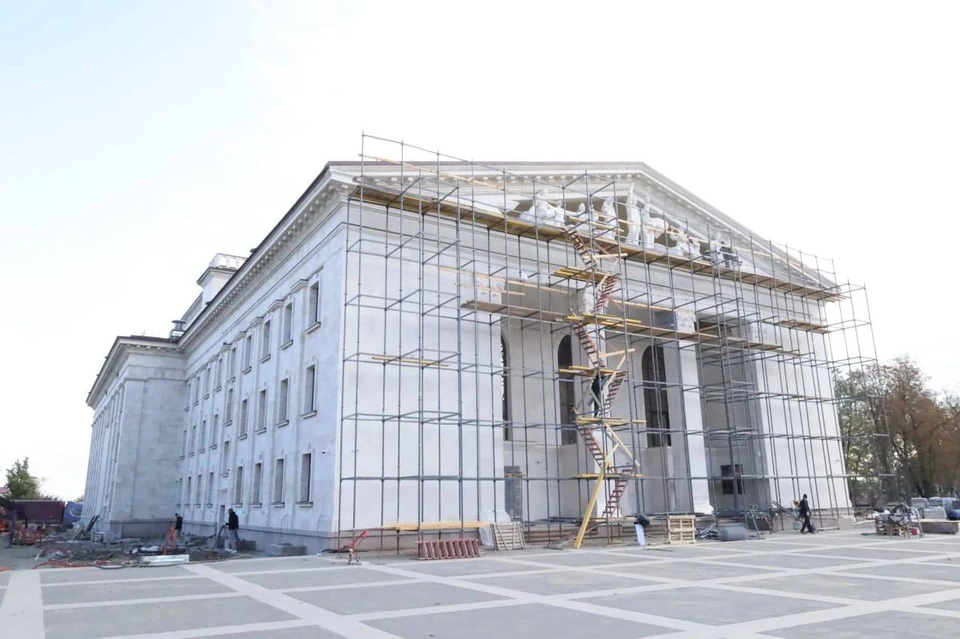 В Мариуполе завершается восстановление русского драматического театра. Фото: ТГ/Пушилин