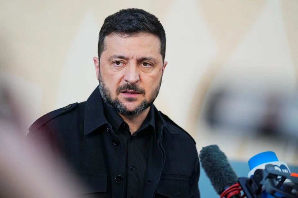 Politico: оппозиция хочет обвинить Зеленского в угрозе безопасности Украины