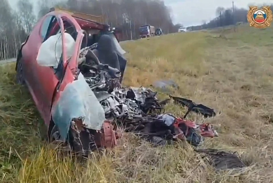 При столкновении с КАМАЗом погиб водитель "Пежо". ФОТО: Госавтоинспекция по Ярославской области