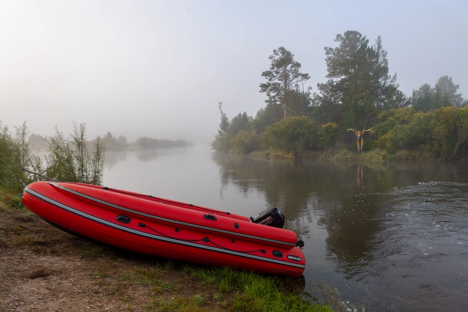 В Новосибирской области перевернулась лодка с четырьмя людьми.