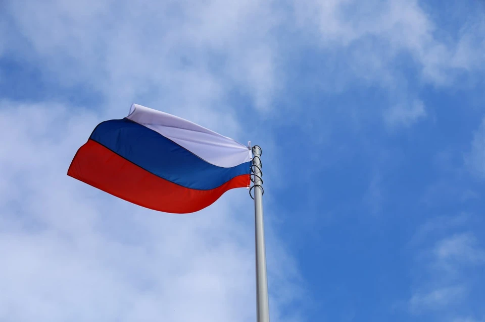 Семиметровый флагшток с триколором установили в детсаду № 176 в Иркутске.