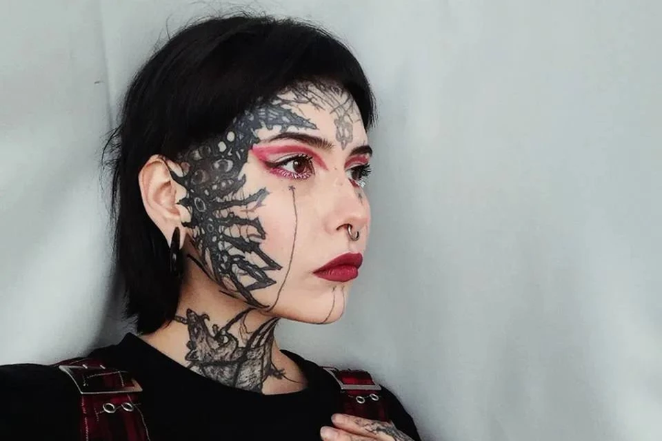 Наталья Хазиева набила себе тату на лице в 23 года. Фото: предоставлено героиней