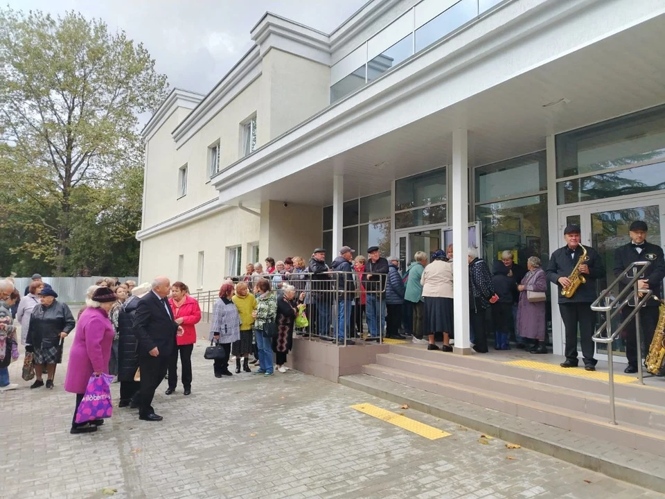 В доме культуры собрались работники и ветераны сельского хозяйства.