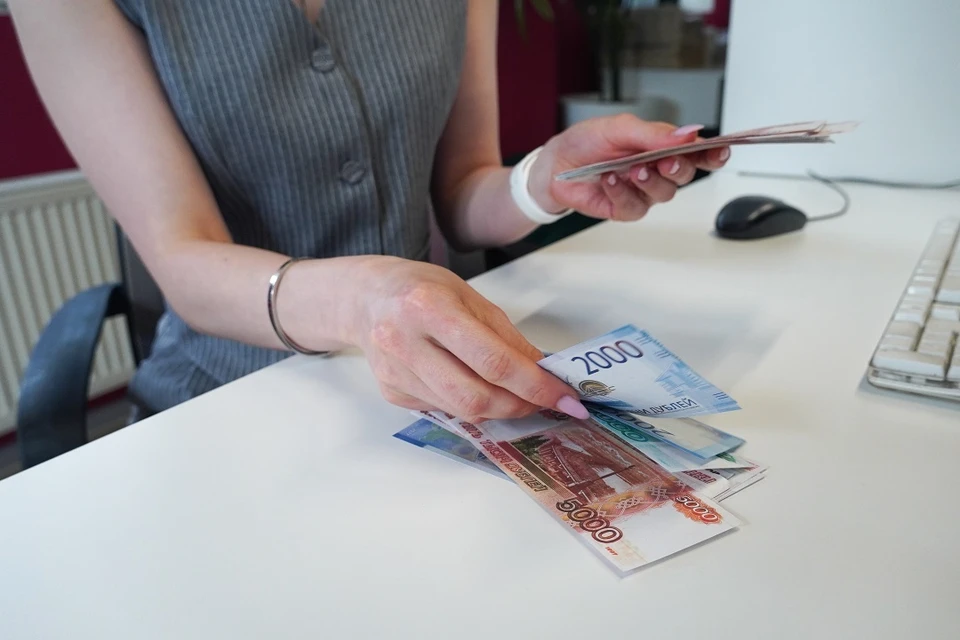 Прожиточный минимум с 1 января 2026 года составит 17 424 рублей.