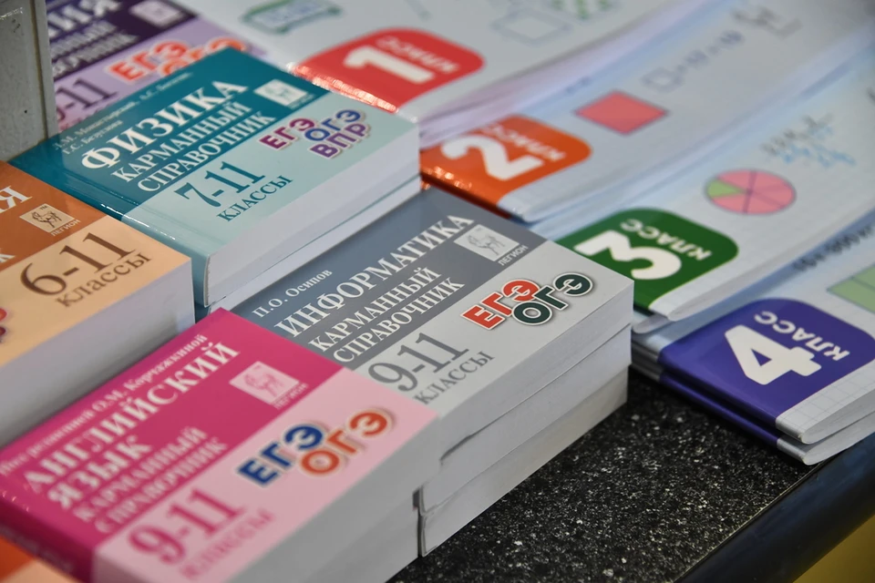 Психолог из Новосибирска рассказала, почему подростки переедают в период ОГЭ и ЕГЭ.